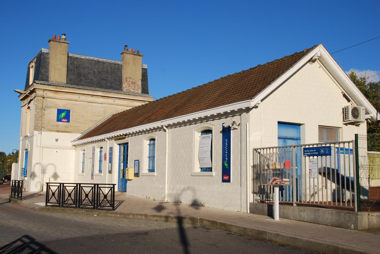 HOTEL Dg Méry-sur-Oise Eksteriør bilde
